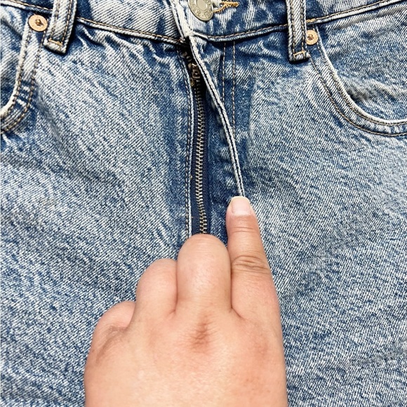 Zara Womens Medium Wash High Rise Classic Blue Denim Longer Length Jorts Size 4 - Picture 7 of 7